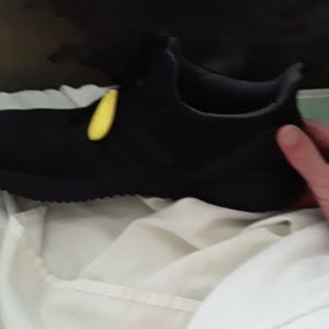 Black Adidas cloudfoams